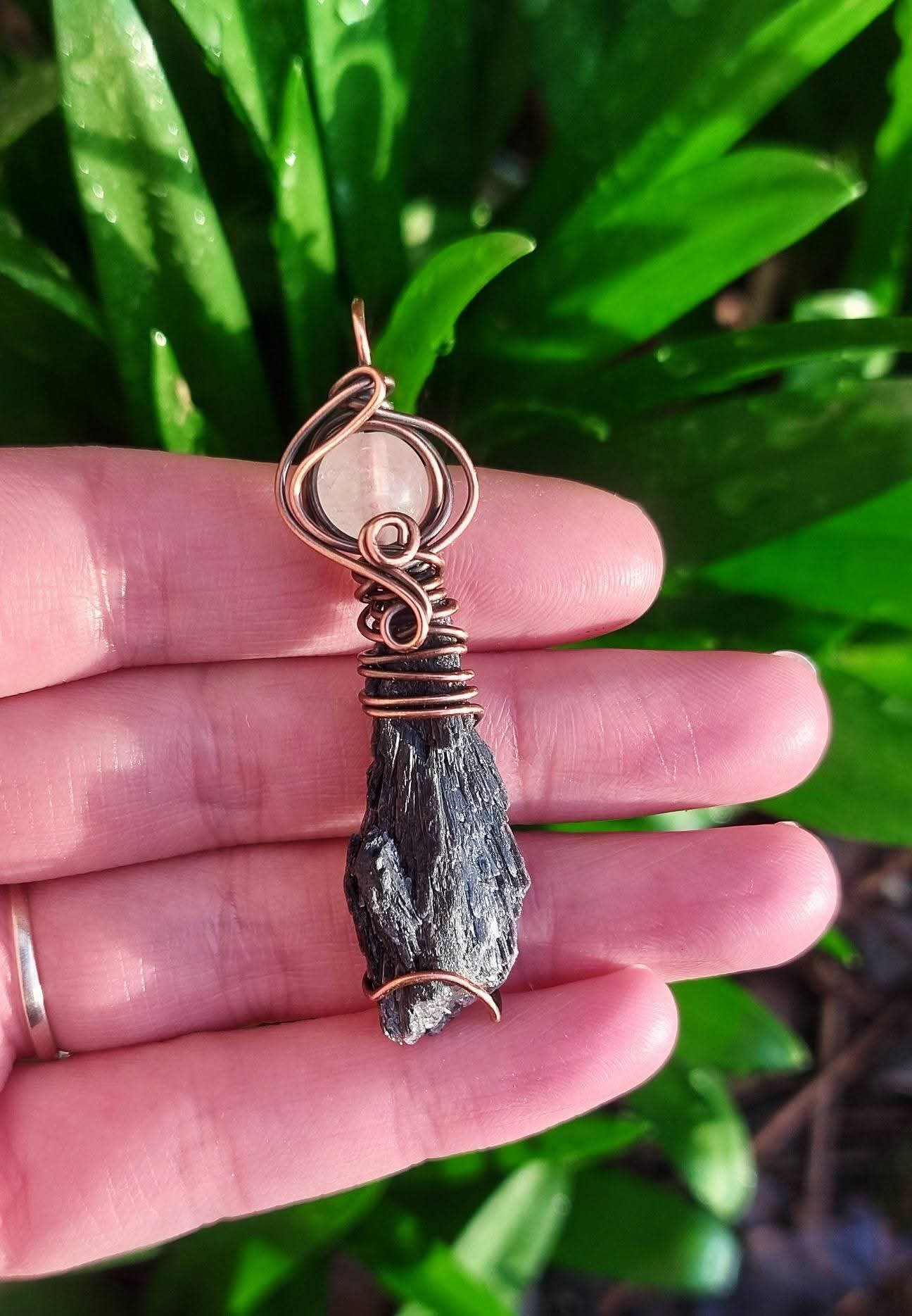 Mini Kyanite Protection Broom With Rose Quartz ✨️