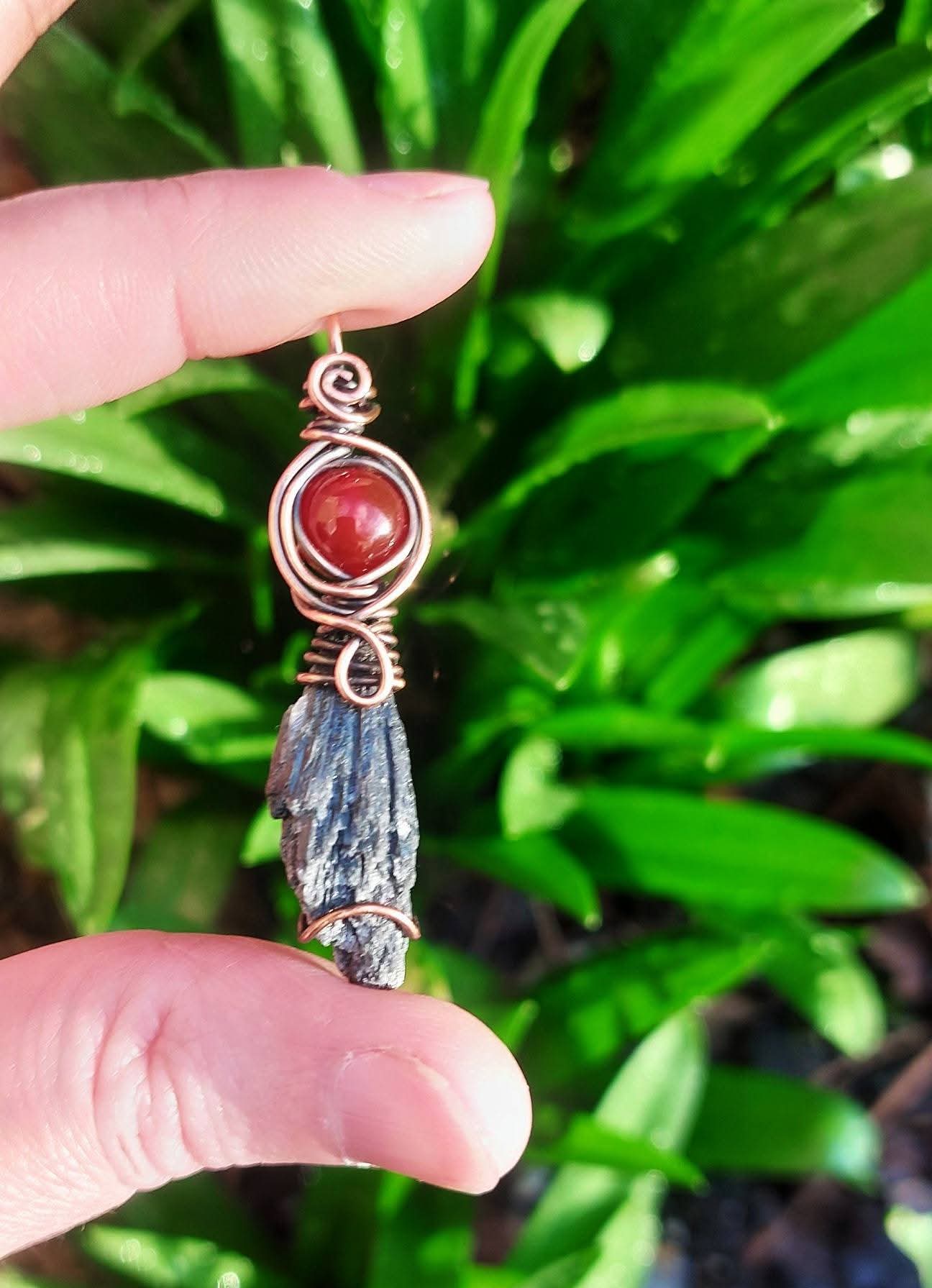 Mini Kyanite Protection Broom With Carnelian ✨️